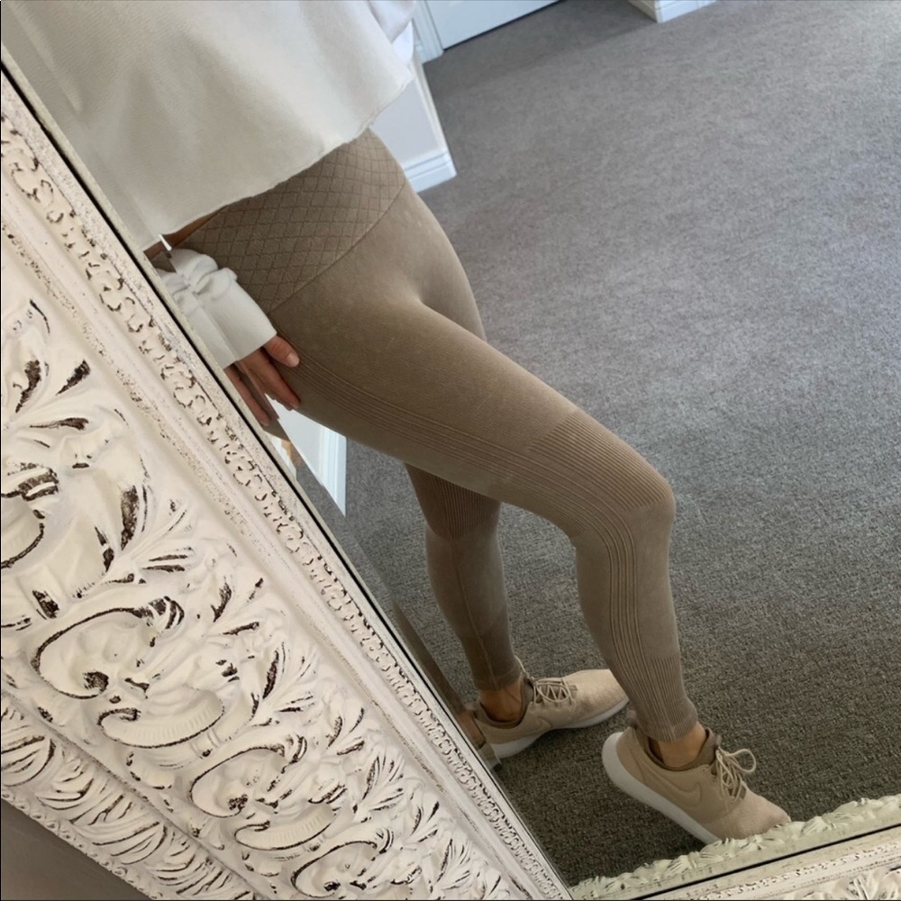 🔄🆕 Re-Posh Jillian Mineral Wash Workout Leggings
